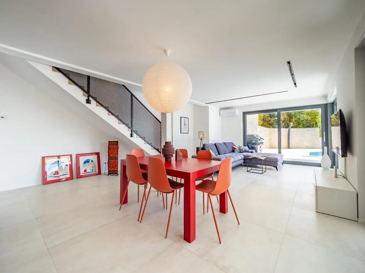 Villa Times Risika 0*,